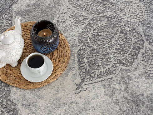2' X 4' Gray Distressed Medallion Area Rug